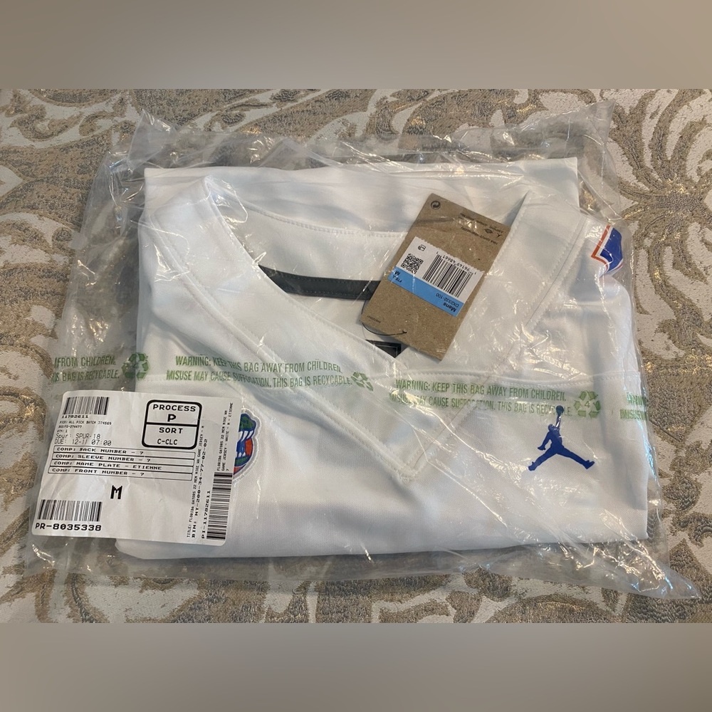 New with tags/unopened Trevor Etienne Jordan NIL Florida Gators jersey home M